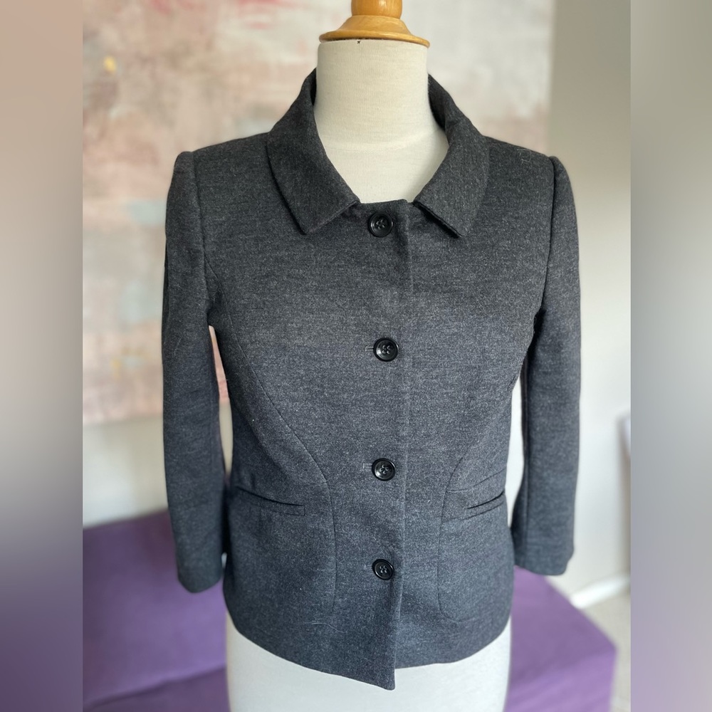 Judith &‎ Charles grey 4 button cropped blazer size 4